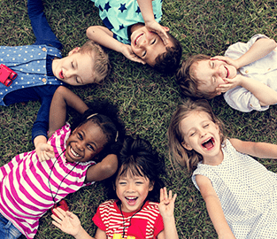 elementary students laying in a circle